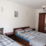 Nad Jeziorem Habitación en casa particular *